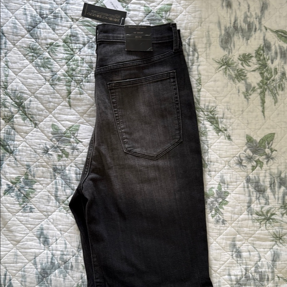 Banana Republic Bermuda shorts 10in